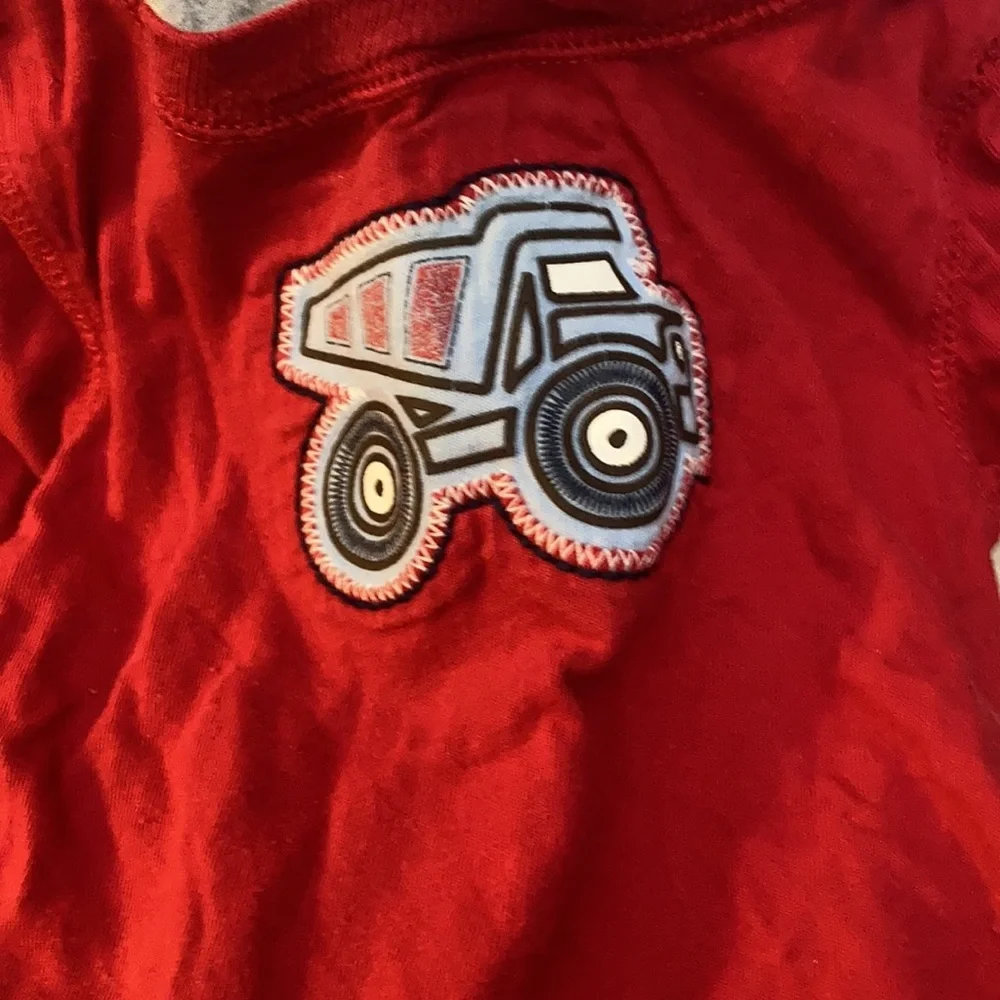 FINAL MARKDOWN Oshkosh Hooded T-shirt nine months